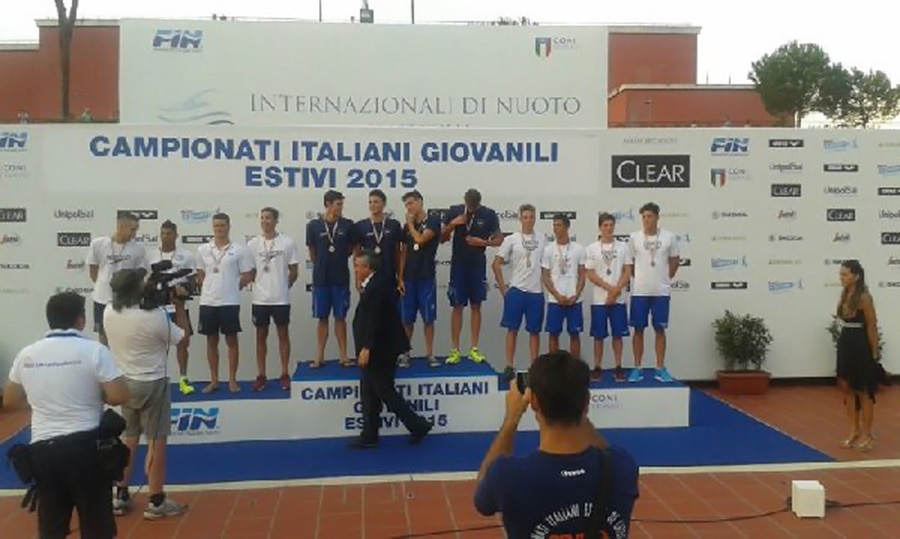 Juniores 4x200 SL sul podio